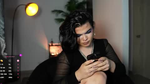 Snapshot of artechloe chatting on 06.15.26 Chloe online show from 06.15.26