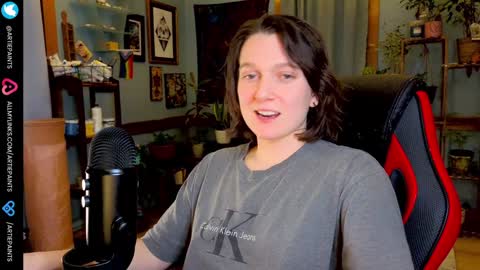 Snapshot of artiepaints chatting on 12.04.24 Artie Paints online show from 12.04.24