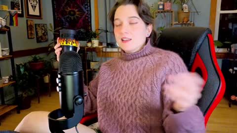 Snapshot of artiepaints chatting on 12.04.24 Artie Paints online show from 12.04.24