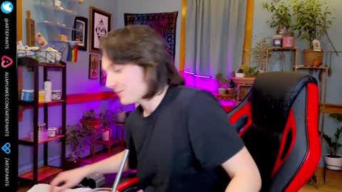 Snapshot of artiepaints chatting on 12.07.24 Artie Paints online show from 12.07.24