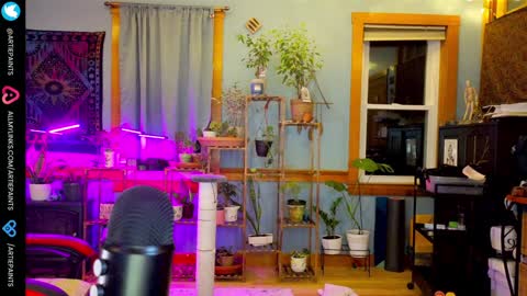 Snapshot of artiepaints chatting on 12.08.24 Artie Paints online show from 12.08.24