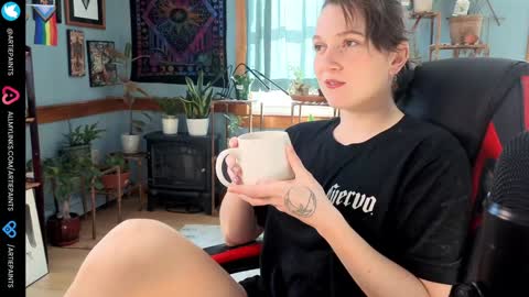 Snapshot of artiepaints chatting on 12.13.24 Artie Paints online show from 12.13.24