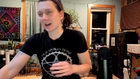 Snapshot of artiepaints chatting on 12.21.24 Artie Paints online show from 12.21.24