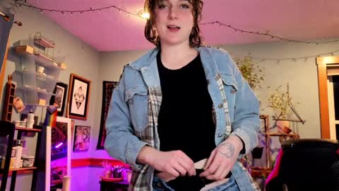 Snapshot of artiepaints chatting on 12.28.24 Artie Paints online show from 12.28.24