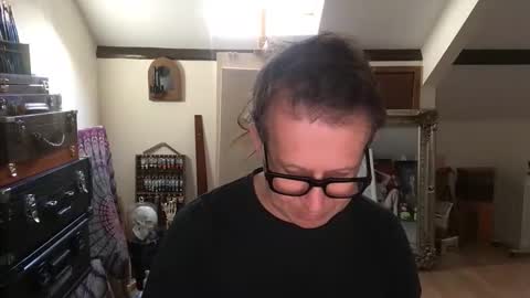 Snapshot of artisterotic chatting on 10.28.25 artisterotic online show from 10.28.25