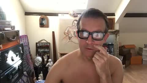 Snapshot of artisterotic chatting on 10.29.25 artisterotic online show from 10.29.25