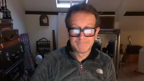 Snapshot of artisterotic chatting on 11.19.25 artisterotic online show from 11.19.25