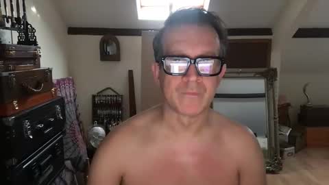 Snapshot of artisterotic chatting on 11.20.25 artisterotic online show from 11.20.25