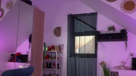 Amalia online show from 04.17.26