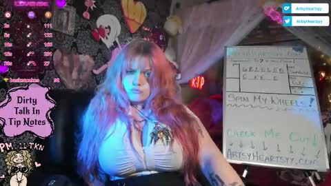 ArtsyHeartsyy online show from 11.15.25