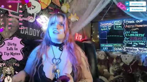 ArtsyHeartsyy online show from 01.13.26