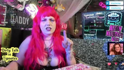 Snapshot of artsyheartsyy chatting on 05.19.26 ArtsyHeartsyy online show from 05.19.26