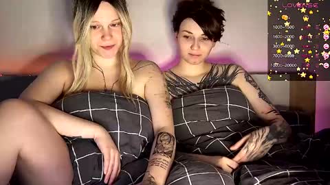 Snapshot of arya_stark7 chatting on 01.21.25 Arya brunett and Cassie blond online show from 01.21.25