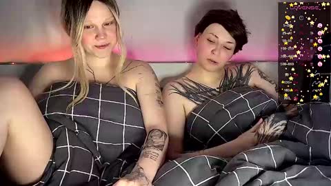 Snapshot of arya_stark7 chatting on 03.05.25 Arya brunett and Cassie blond online show from 03.05.25