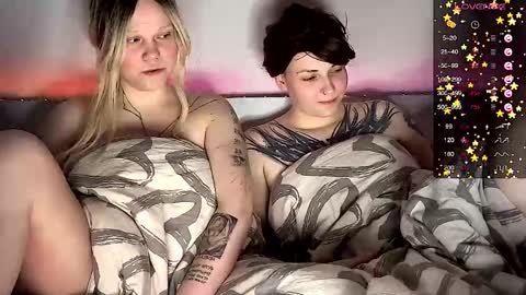 Snapshot of arya_stark7 chatting on 03.10.25 Arya brunett and Cassie blond online show from 03.10.25
