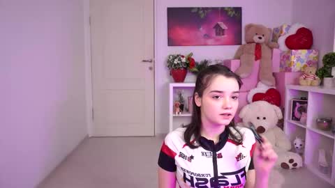 Snapshot of aryastarky chatting on 10.12.25 Aria online show from 10.12.25