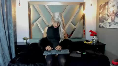 Snapshot of asa_noir chatting on 12.22.25 Asa Noir online show from 12.22.25