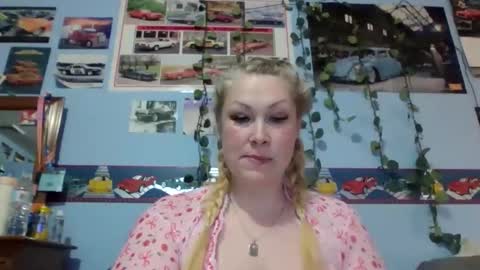 Snapshot of ash0ley chatting on 01.14.26 ash0ley online show from 01.14.26