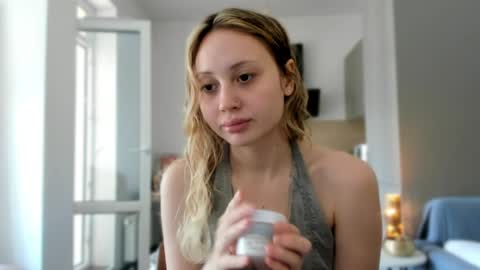 Ashley but u can call me Ash  im living with neighbor we just friends pls dont ask we not couple online show from 04.08.26