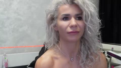 Snapshot of ashadevon_fit chatting on 12.26.24 Asha online show from 12.26.24