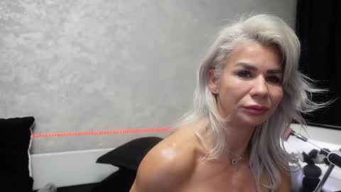 Snapshot of ashadevon_fit chatting on 12.28.24 Asha online show from 12.28.24