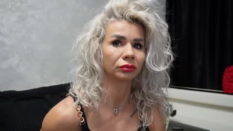 Snapshot of ashadevon_fit chatting on 12.31.24 Asha online show from 12.31.24