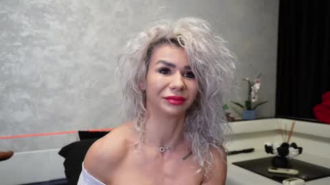 Snapshot of ashadevon_fit chatting on 01.22.25 Asha online show from 01.22.25