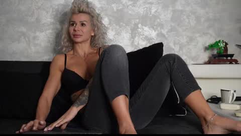 Snapshot of ashadevon_fit chatting on 10.02.25 Asha online show from 10.02.25