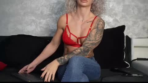 Snapshot of ashadevon_fit chatting on 10.19.25 Asha online show from 10.19.25