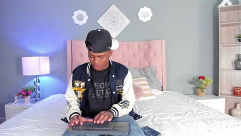 Snapshot of ashanty_malcom chatting on 02.23.25 ashanty_malcom online show from 02.23.25