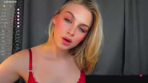 Snapshot of ashbunny_ chatting on 10.04.25 your pretty Ashley online show from 10.04.25