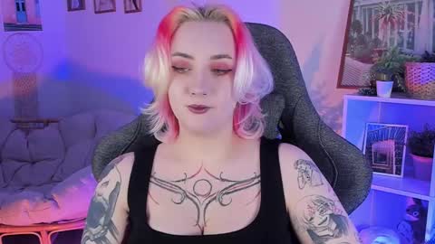 Snapshot of asheluck chatting on 02.28.25 AshleyAshe online show from 02.28.25