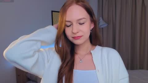 Snapshot of ashlealavender chatting on 04.08.26 April online show from 04.08.26