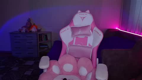   Yasmina   online show from 02.22.25