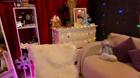 Snapshot of ashley__rous chatting on 12.09.24 Ashley online show from 12.09.24
