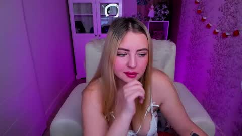 Snapshot of ashley__rous chatting on 12.15.24 Ashley online show from 12.15.24