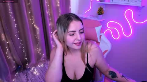 Snapshot of ashley__rous chatting on 02.26.25 Ashley online show from 02.26.25