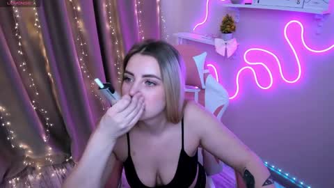 Snapshot of ashley__rous chatting on 03.04.25 Ashley online show from 03.04.25