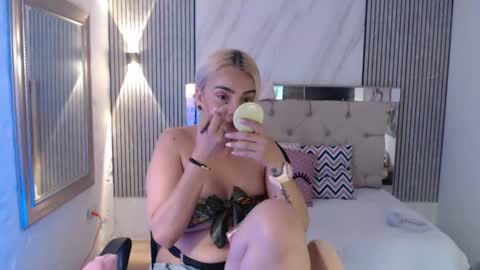 Snapshot of ashley__tylor chatting on 06.11.26 ashley__tylor online show from 06.11.26