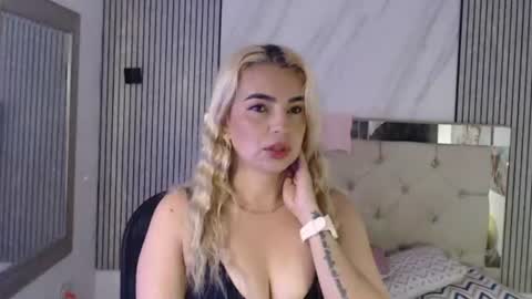 Snapshot of ashley__tylor chatting on 06.25.26 ashley__tylor online show from 06.25.26