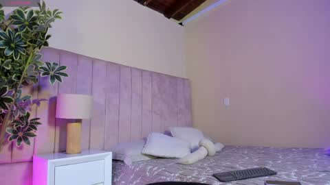 Snapshot of ashley_beaomunt chatting on 04.01.26 ashley_beaomunt online show from 04.01.26