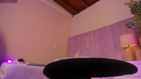 Snapshot of ashley_beaomunt chatting on 04.16.26 ashley_beaomunt online show from 04.16.26