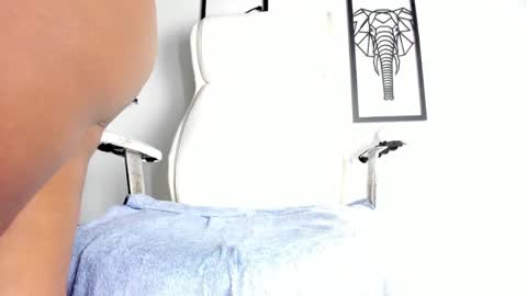 Ashley Cotez online show from 03.06.25