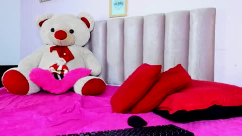 Snapshot of ashley_mos_ chatting on 12.19.25 Ashley online show from 12.19.25