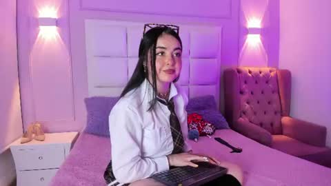 Snapshot of ashley_petit chatting on 07.18.26 ashley_petit online show from 07.18.26