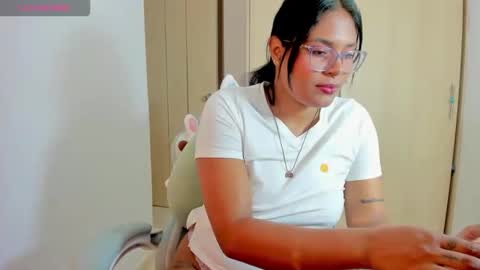 Snapshot of ashleygzles chatting on 04.29.26 Ashley online show from 04.29.26