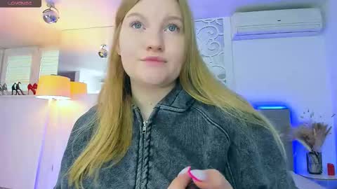 Snapshot of ashleyjonse chatting on 10.27.25 AshleyJonse online show from 10.27.25