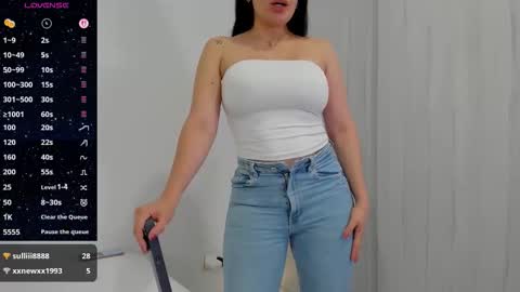 Snapshot of ashleyknightt chatting on 10.18.25 Ashley knight online show from 10.18.25