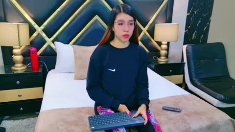 AshleyRoberh online show from 04.20.26