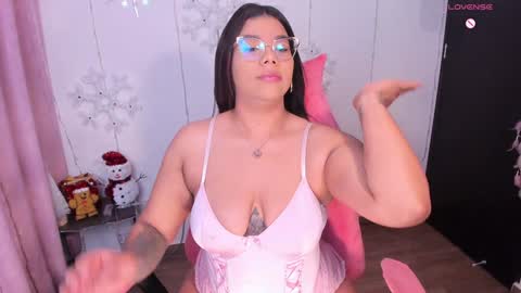 Snapshot of ashleyy18__ chatting on 12.28.24 Ashleyy18   online show from 12.28.24